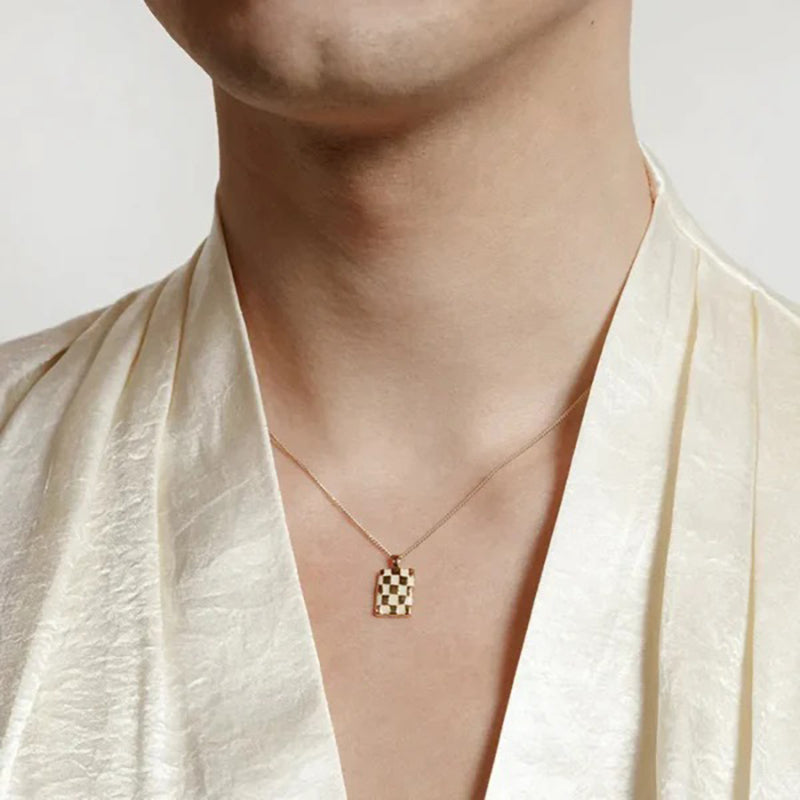 Collier à damier doré